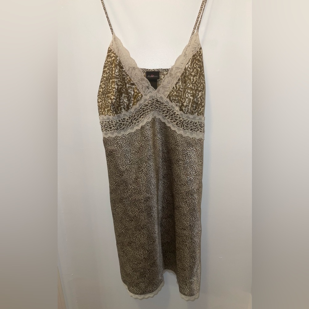 SECRET TREASURES NIGHT DRESS SIZE MEDIUM